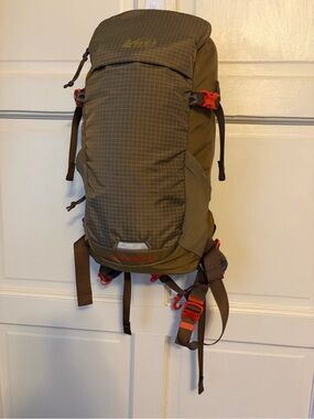 Link Men's Hydration Backpack in Olive Green with Orange Accents